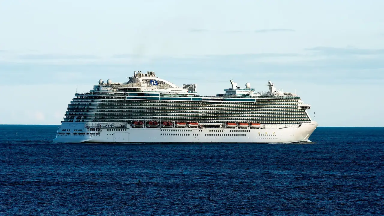 Crown Princess arrives to kick off WA cruise season as Sapphire homeport countdown hits one year - Karryon