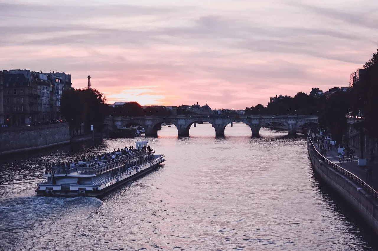 Tour operators report increased revenue in the summer travel season despite a subdued start to the winter season - Aviat